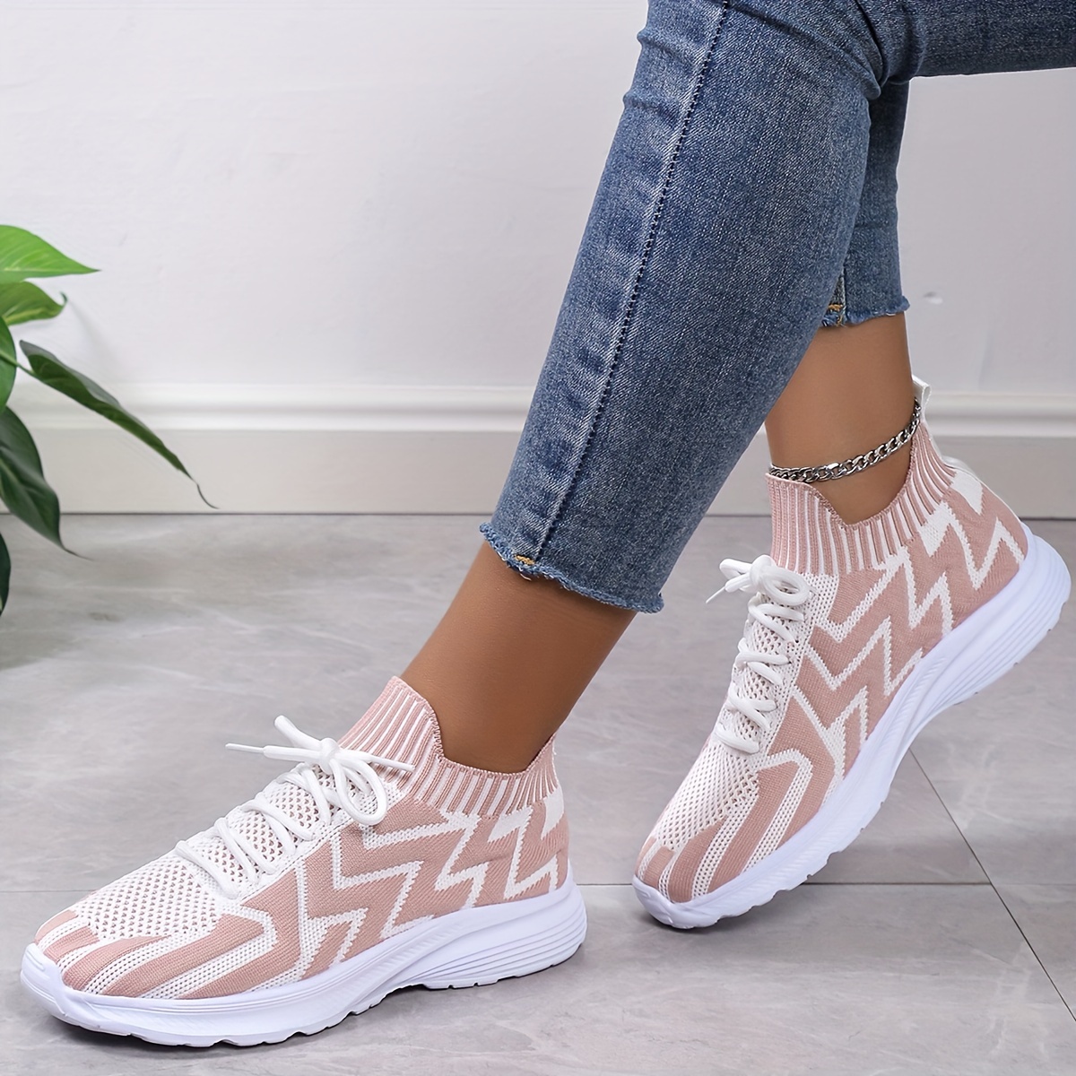 Comfortable Wave Pattern Running Shoes Women s Lightweight details 29